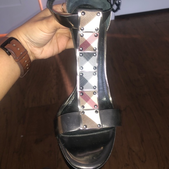 Burberry Heals - worn twice size 6 1/2 - Picture 4 of 6